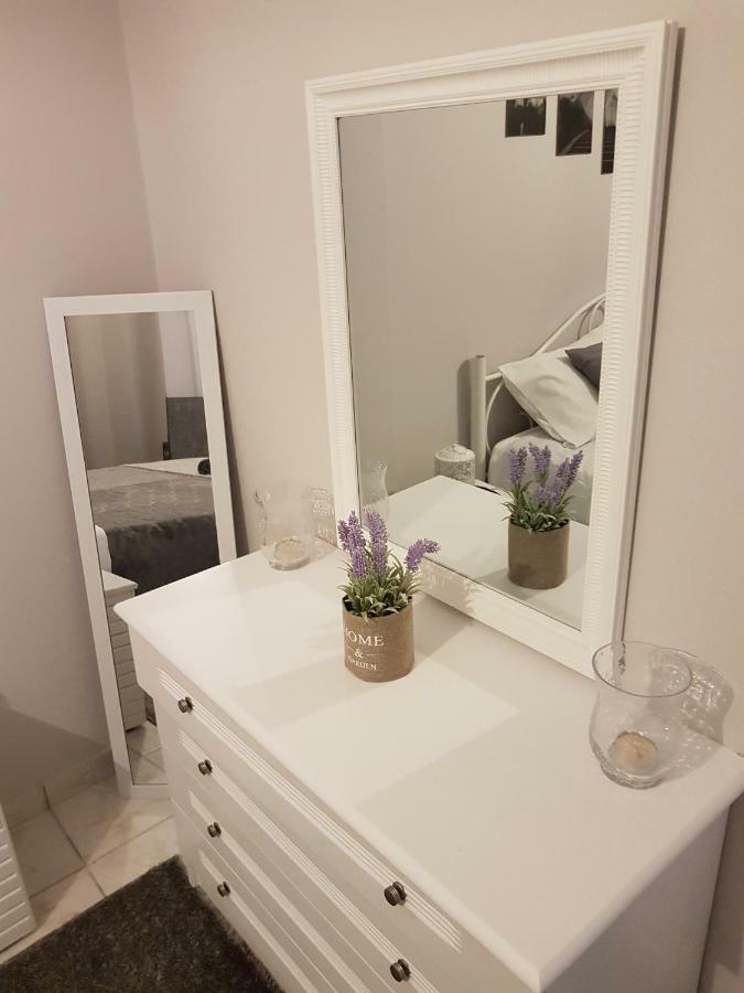 Virós Fiona'S Apartment מראה חיצוני תמונה